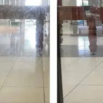 Staklena površina prije i nakon čišćenja